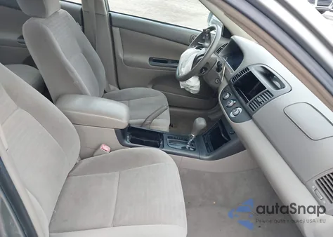 2005 Toyota Camry Le z USA, uszkodzony, nr VIN 4T1BE30K25U625699